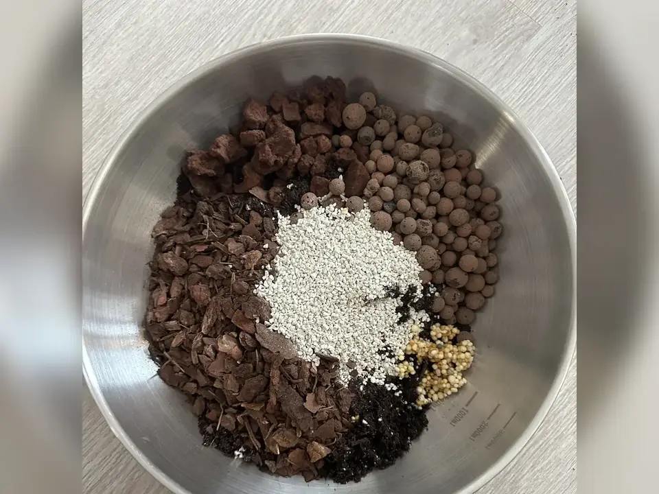 Several substrate components prepared for a tailored plant mix